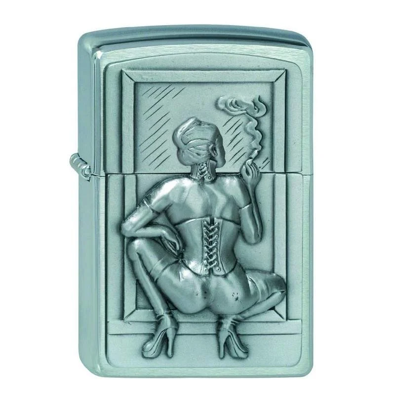 Zippo Smoking Woman - Femme en train de fumer